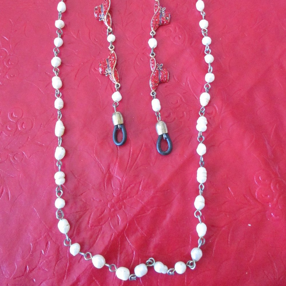Red Hatters Gold Tone Beaded Eye Glass Chain Holder